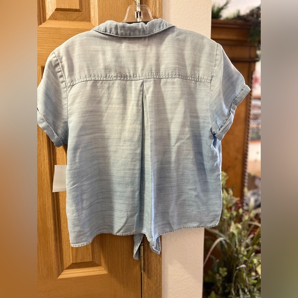 Cloth & Stone Women's Medium S/S Lightweight Button down Chambray Shirt with tie - Picture 2 of 7
